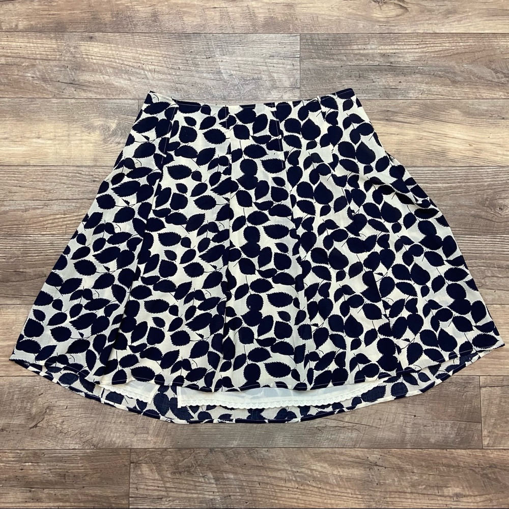 Lands’ End Creme & Navy Pleated Skirt Size 18